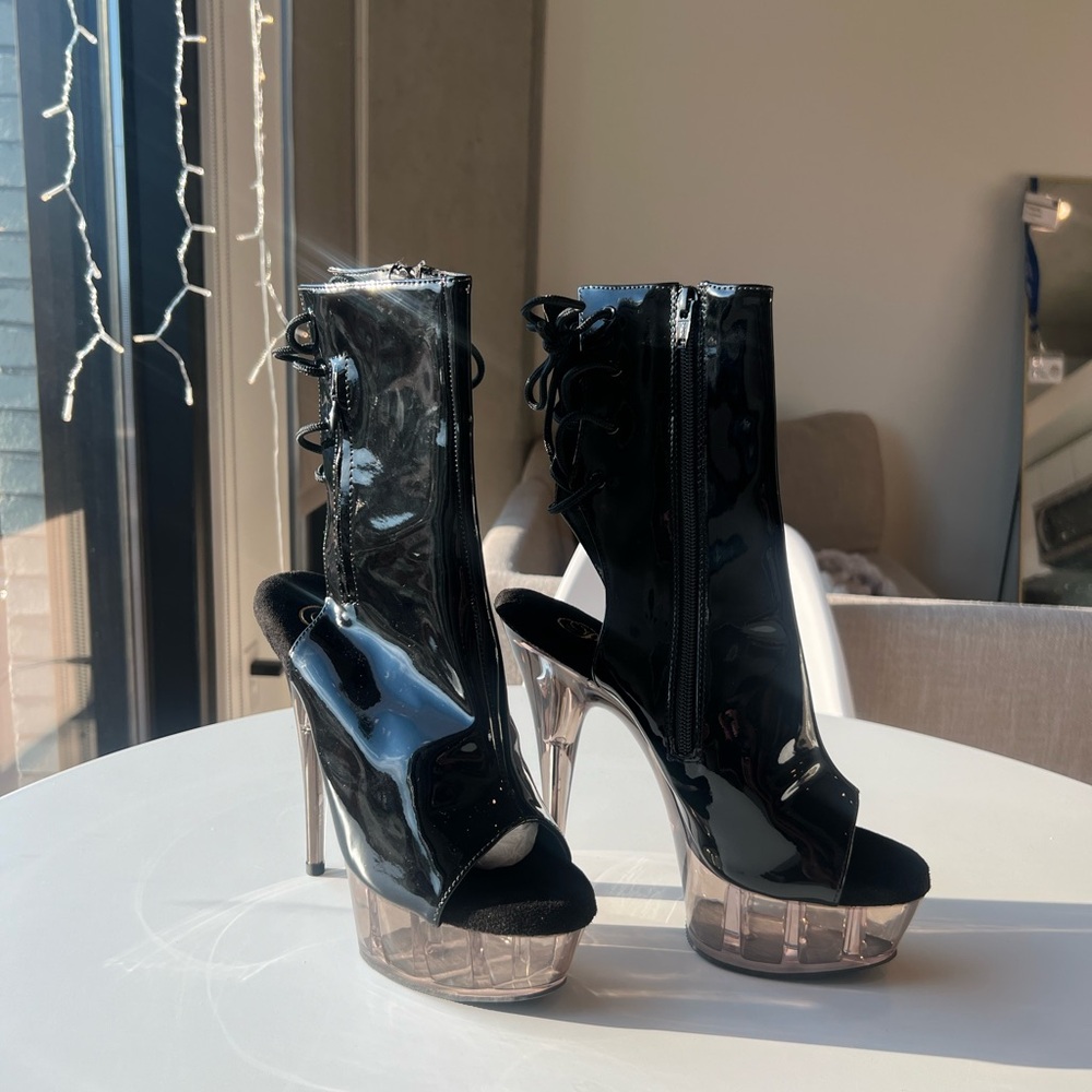 Pleaser Stripper Heels Size 9
Brand New with Box